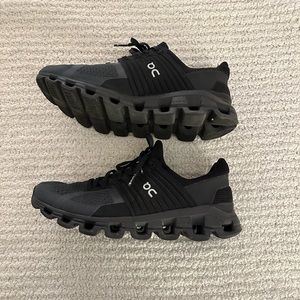 On Cloudswift Women’s Black Running Shoes- size 10